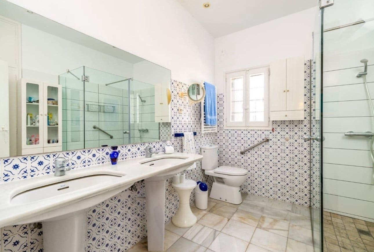 5 bedroom Villa for sale in Moraira with pool garage - € 1,699,000 (Ref: 10023181)