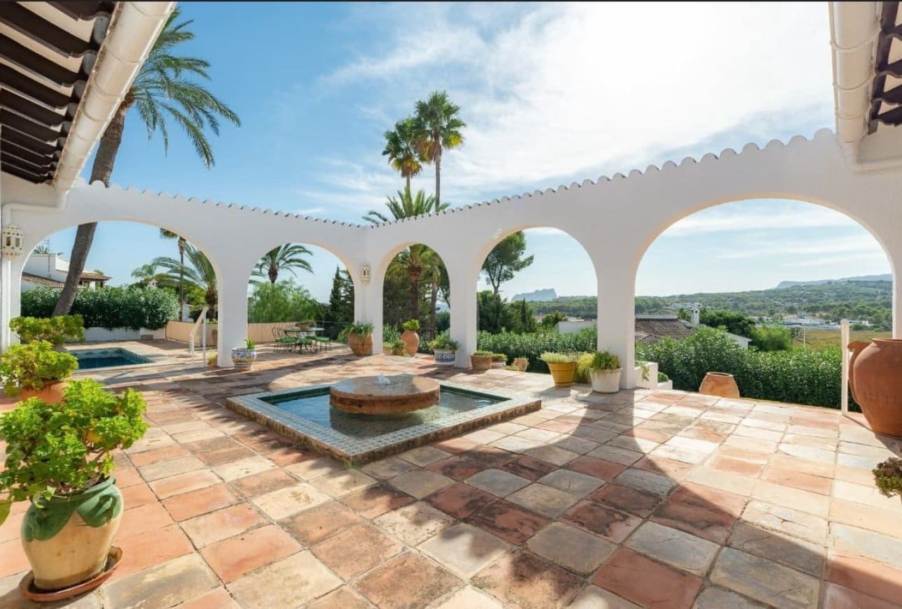 5 bedroom Villa for sale in Moraira with pool garage - € 1,699,000 (Ref: 10023181)