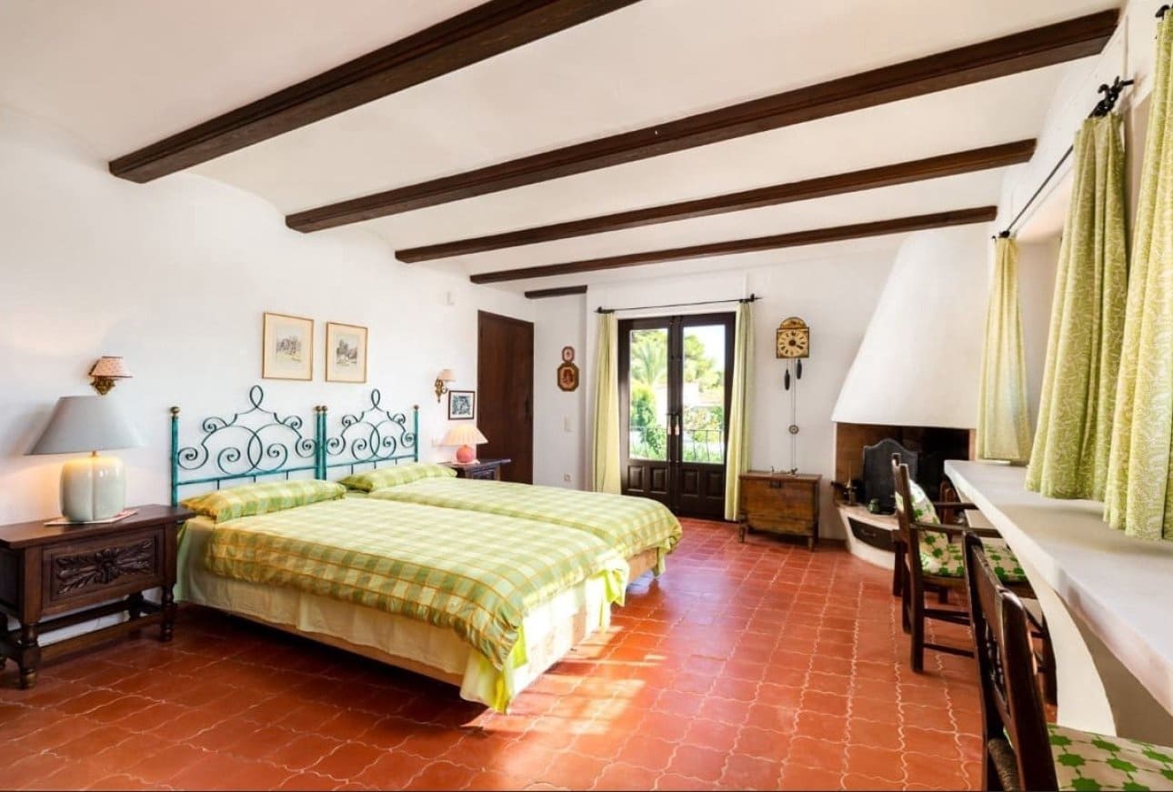 5 bedroom Villa for sale in Moraira with pool garage - € 1,699,000 (Ref: 10023181)