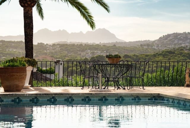 5 bedroom Villa for sale in Moraira, Teulada-Moraira with pool garage - € 1,699,000 (Ref: 10023181)