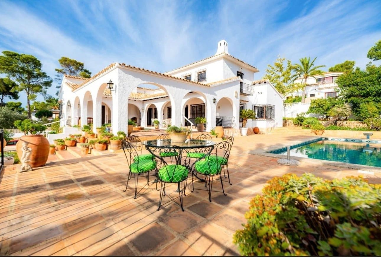 5 bedroom Villa for sale in Moraira with pool garage - € 1,699,000 (Ref: 10023181)