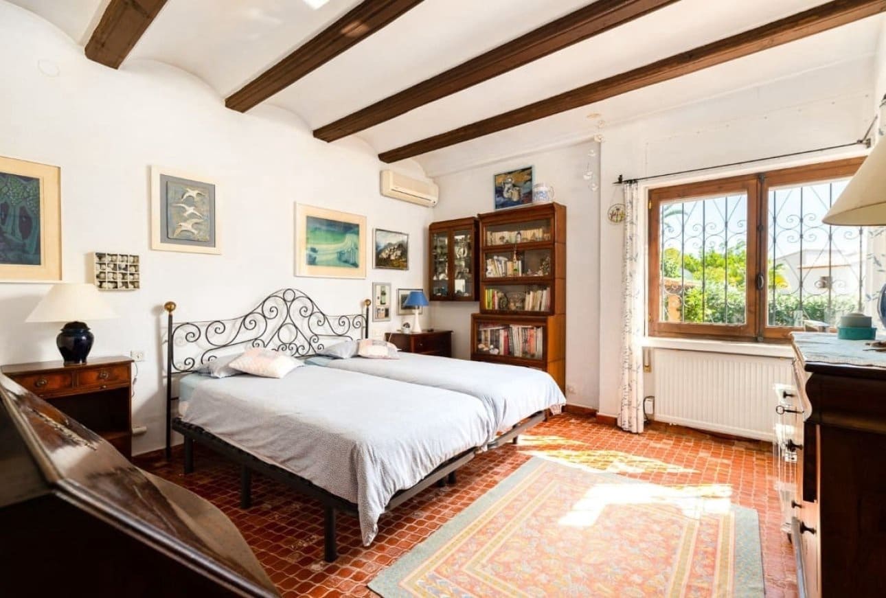 5 bedroom Villa for sale in Moraira with pool garage - € 1,699,000 (Ref: 10023181)