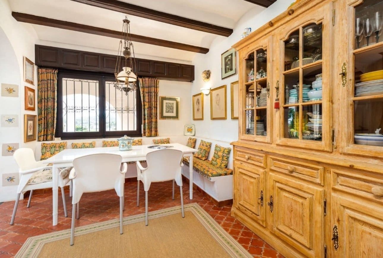 5 bedroom Villa for sale in Moraira with pool garage - € 1,699,000 (Ref: 10023181)