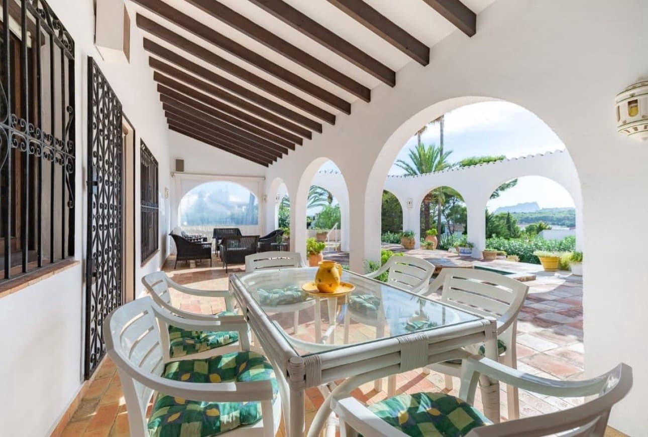 5 bedroom Villa for sale in Moraira with pool garage - € 1,699,000 (Ref: 10023181)
