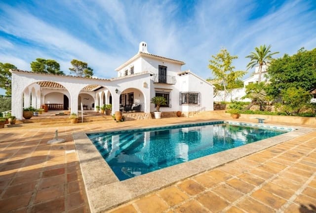 5 bedroom Villa for sale in Moraira, Teulada-Moraira with pool garage - € 1,699,000 (Ref: 10023181)