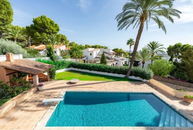 5 bedroom Villa for sale in Moraira, Teulada-Moraira with pool garage - € 1,699,000 (Ref: 10023181)
