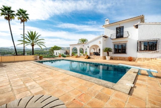 5 bedroom Villa for sale in Moraira, Teulada-Moraira with pool garage - € 1,699,000 (Ref: 10023181)