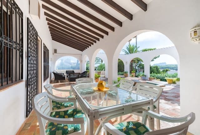 5 bedroom Villa for sale in Moraira, Teulada-Moraira with pool garage - € 1,699,000 (Ref: 10023181)