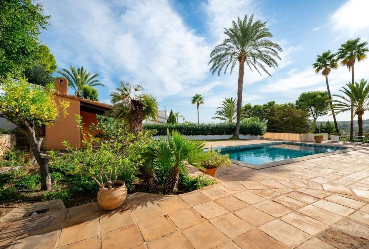 5 bedroom Villa for sale in Moraira with pool garage - € 1,699,000 (Ref: 10023181)