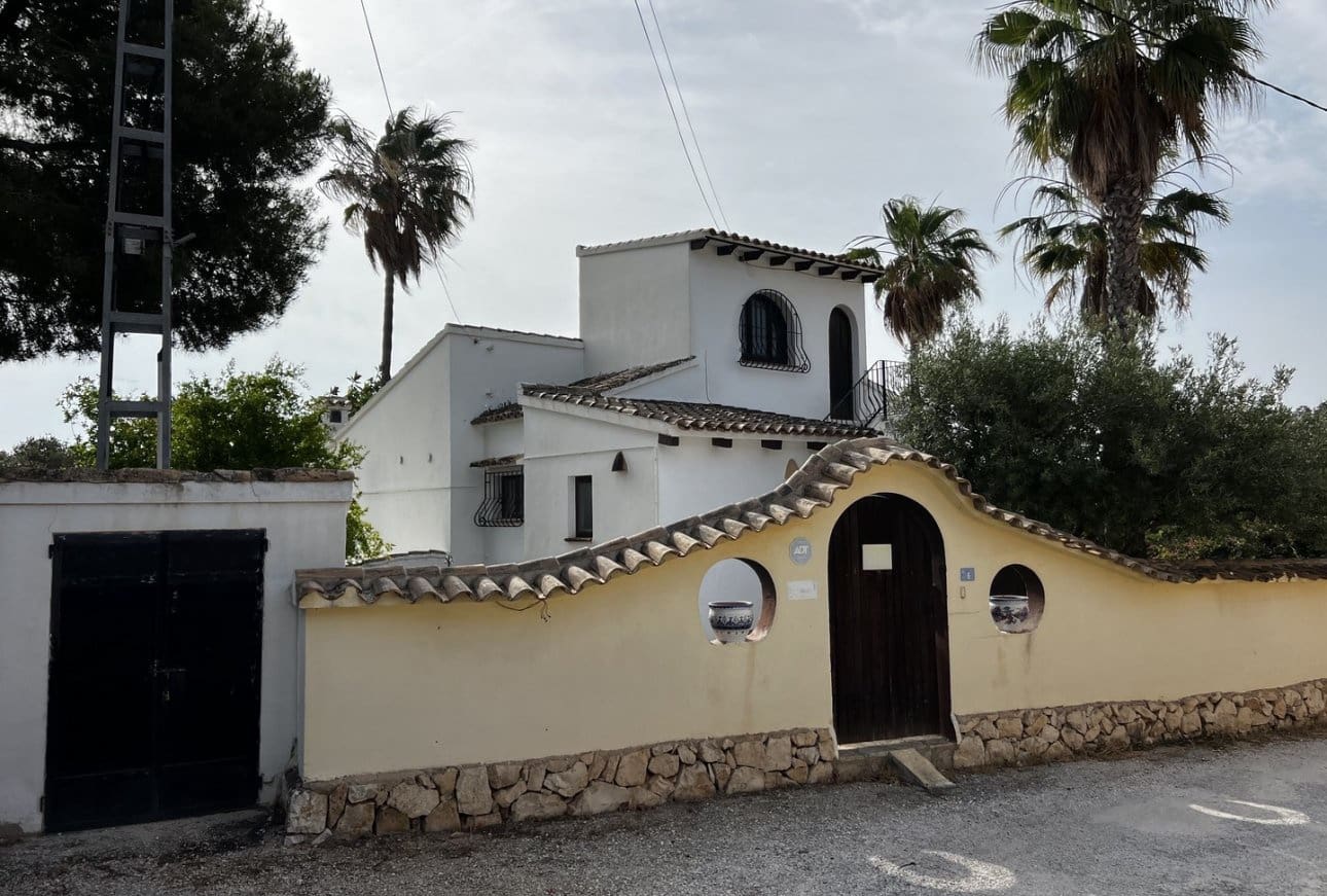 5 soverom Villa til salgs i Benissa med svømmebasseng - € 745 000 (Ref: 10023257)