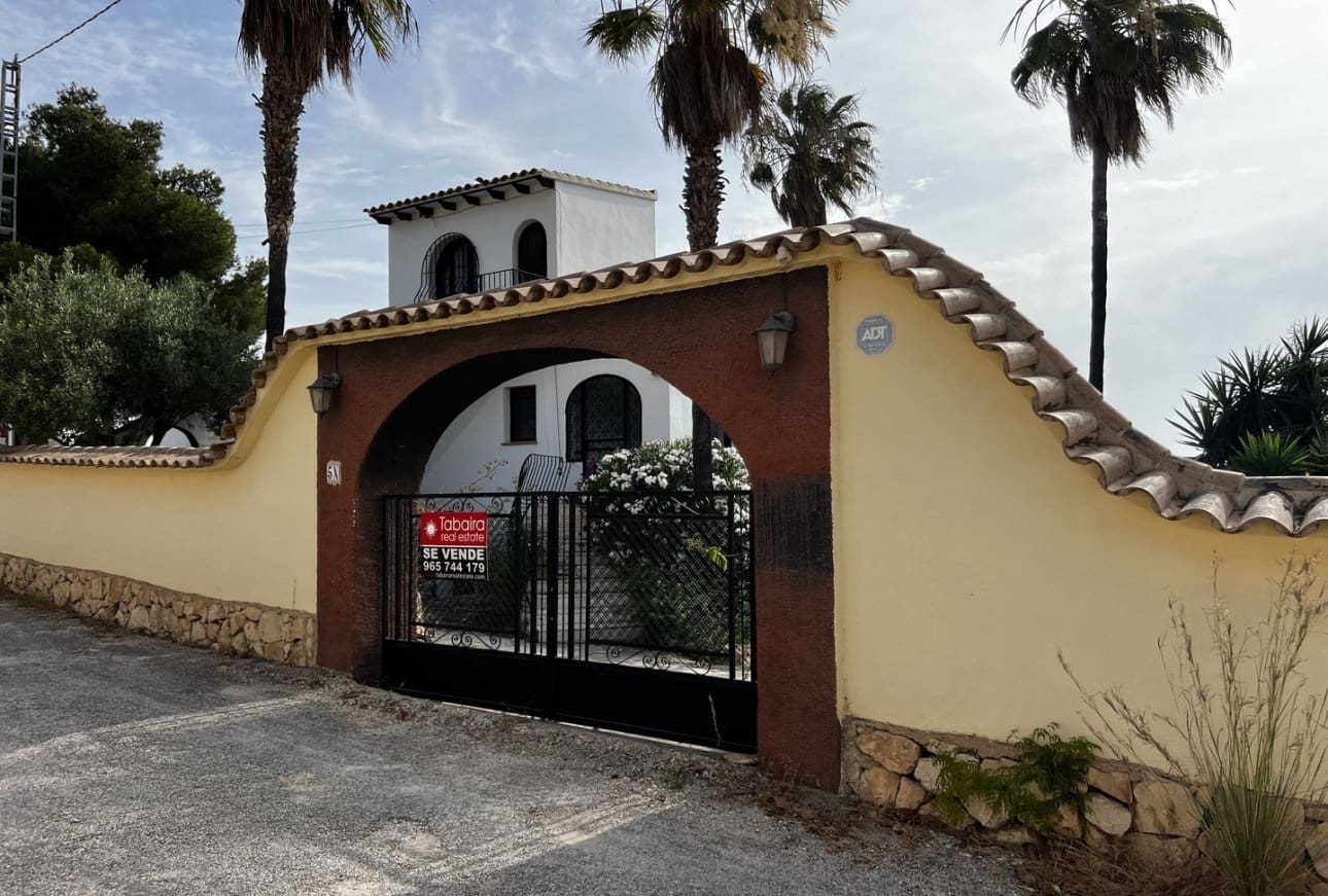 5 soverom Villa til salgs i Benissa med svømmebasseng - € 745 000 (Ref: 10023257)