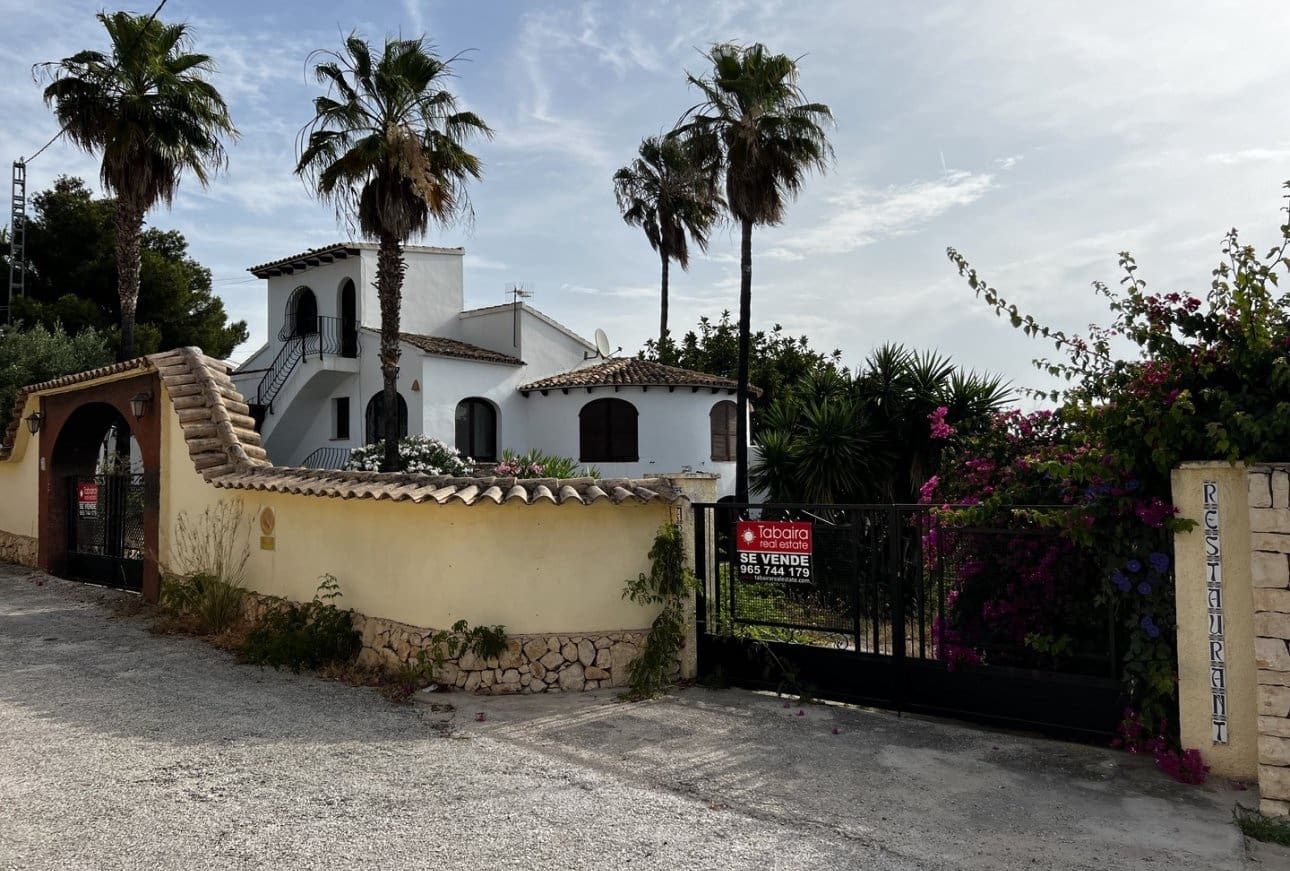5 soverom Villa til salgs i Benissa med svømmebasseng - € 745 000 (Ref: 10023257)