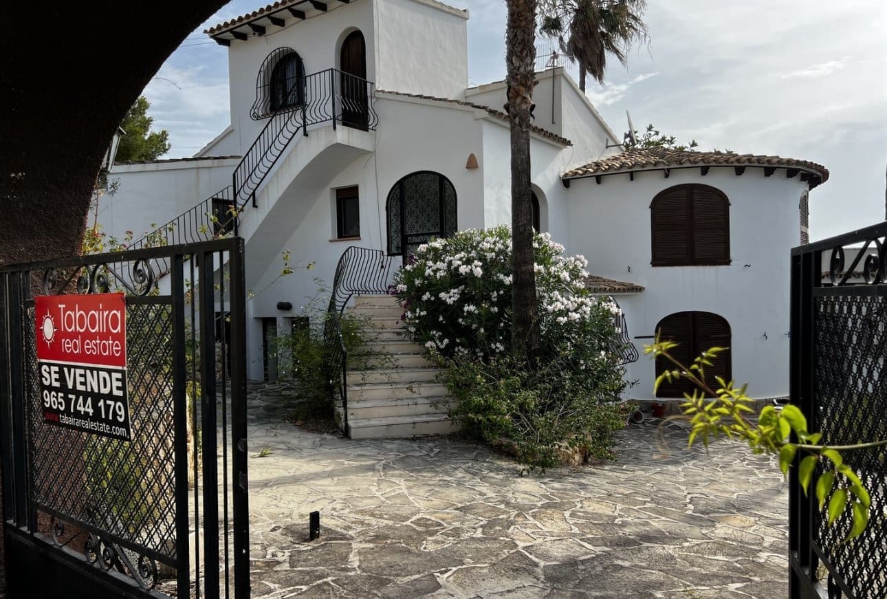 5 soverom Villa til salgs i Benissa med svømmebasseng - € 745 000 (Ref: 10023257)