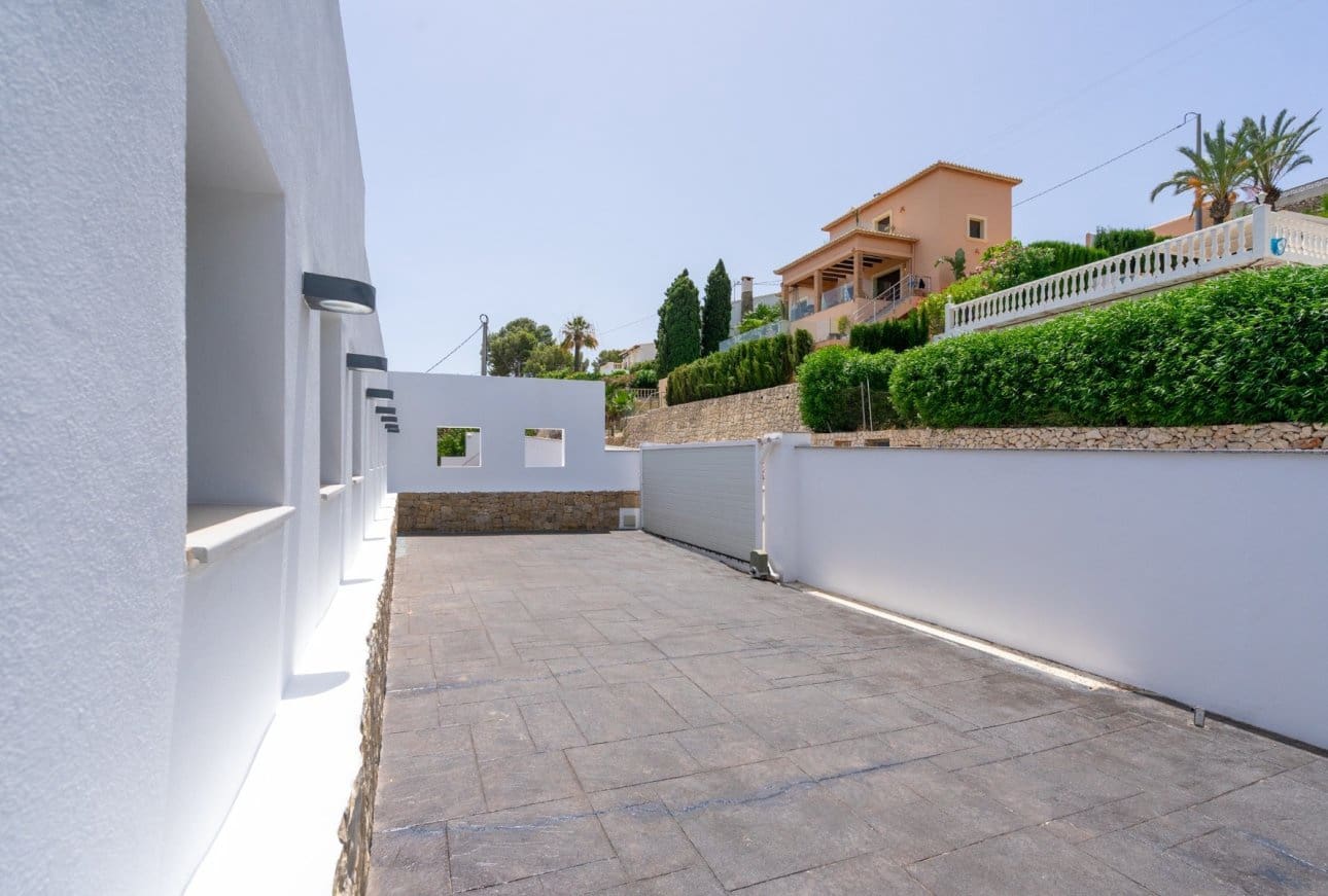 3 bedroom Villa for sale in Benissa with pool garage - € 790,000 (Ref: 10029551)