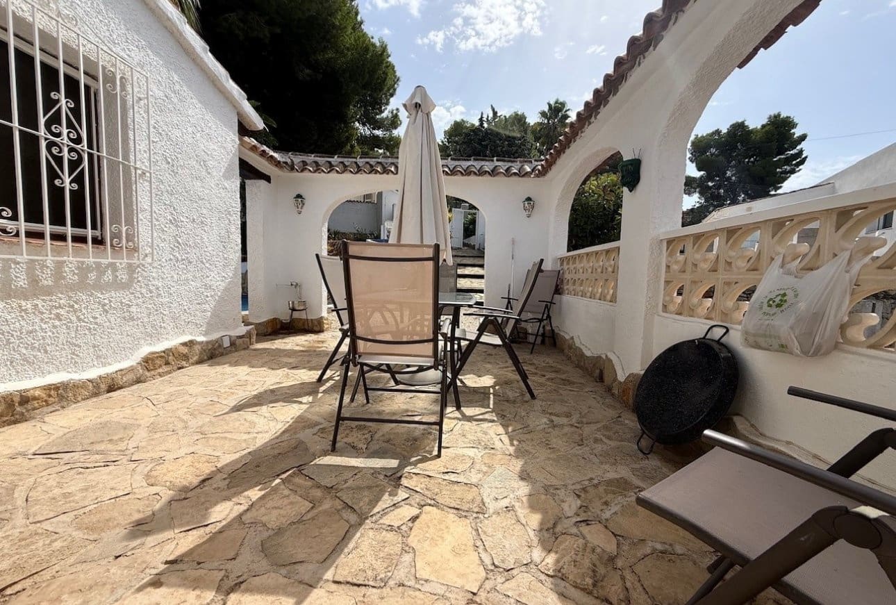 4 soveværelse Villa til salg i Moraira med swimmingpool - € 595.000 (Ref: 10043539)