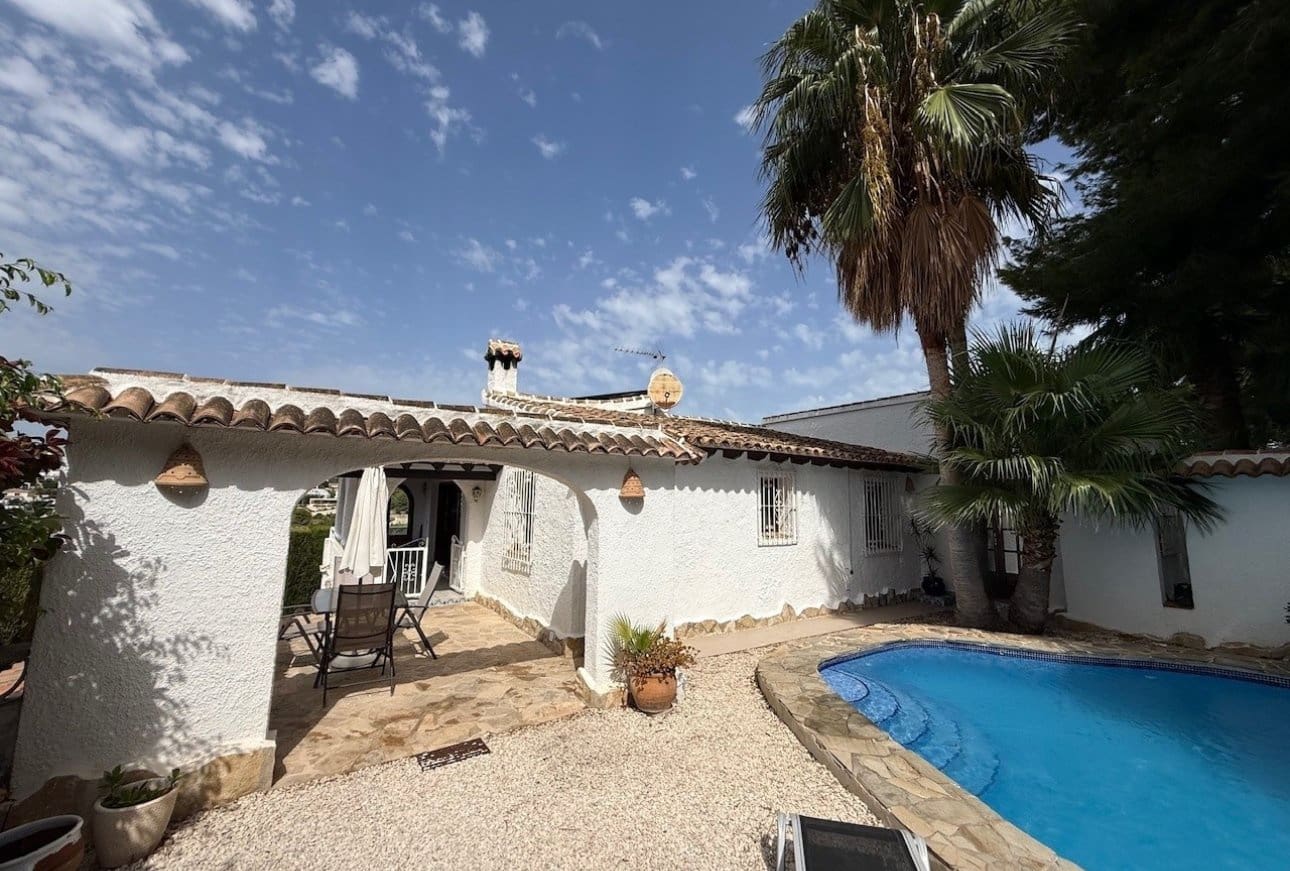 4 soveværelse Villa til salg i Moraira med swimmingpool - € 595.000 (Ref: 10043539)