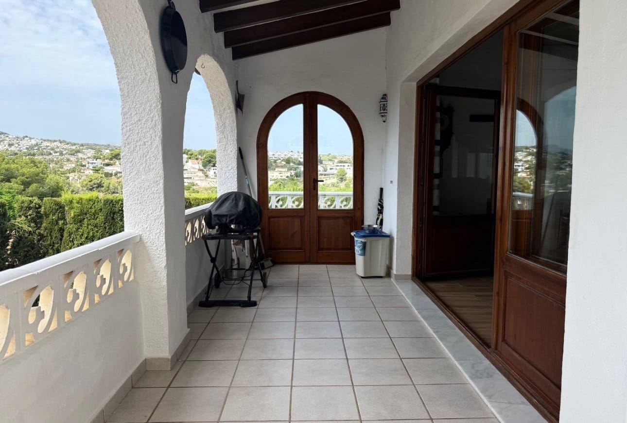 4 soveværelse Villa til salg i Moraira med swimmingpool - € 595.000 (Ref: 10043539)