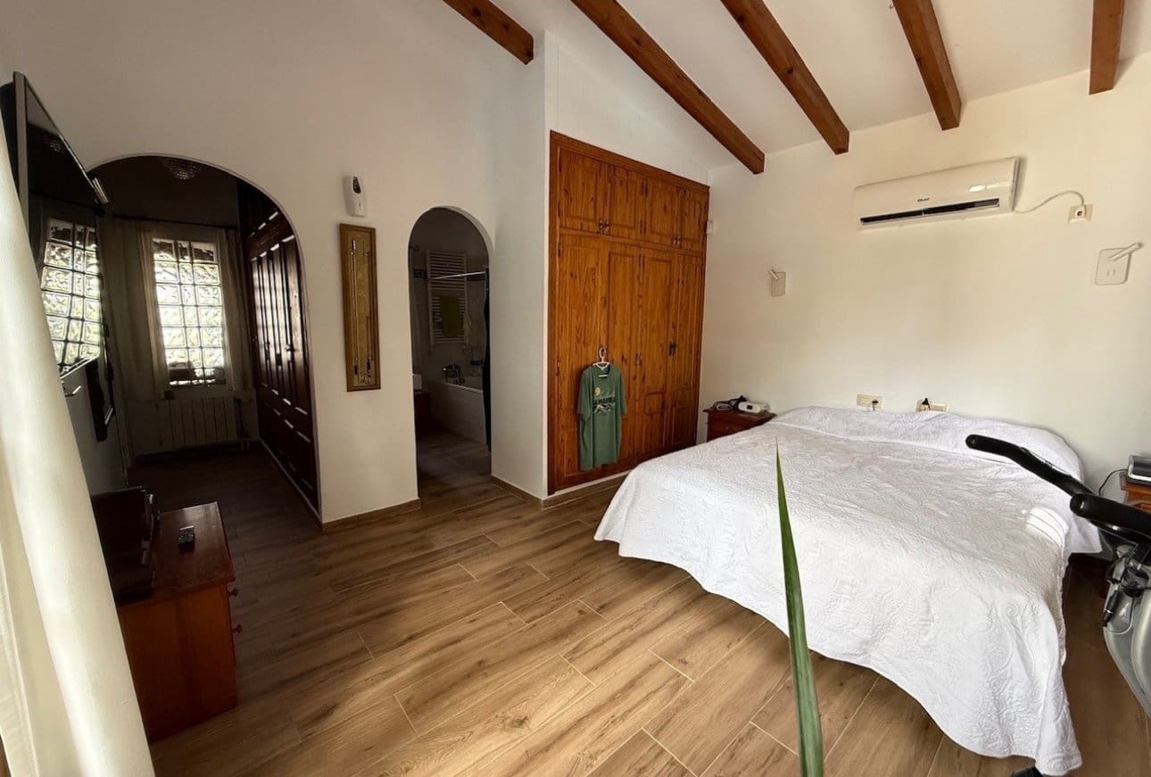 4 soveværelse Villa til salg i Moraira med swimmingpool - € 595.000 (Ref: 10043539)