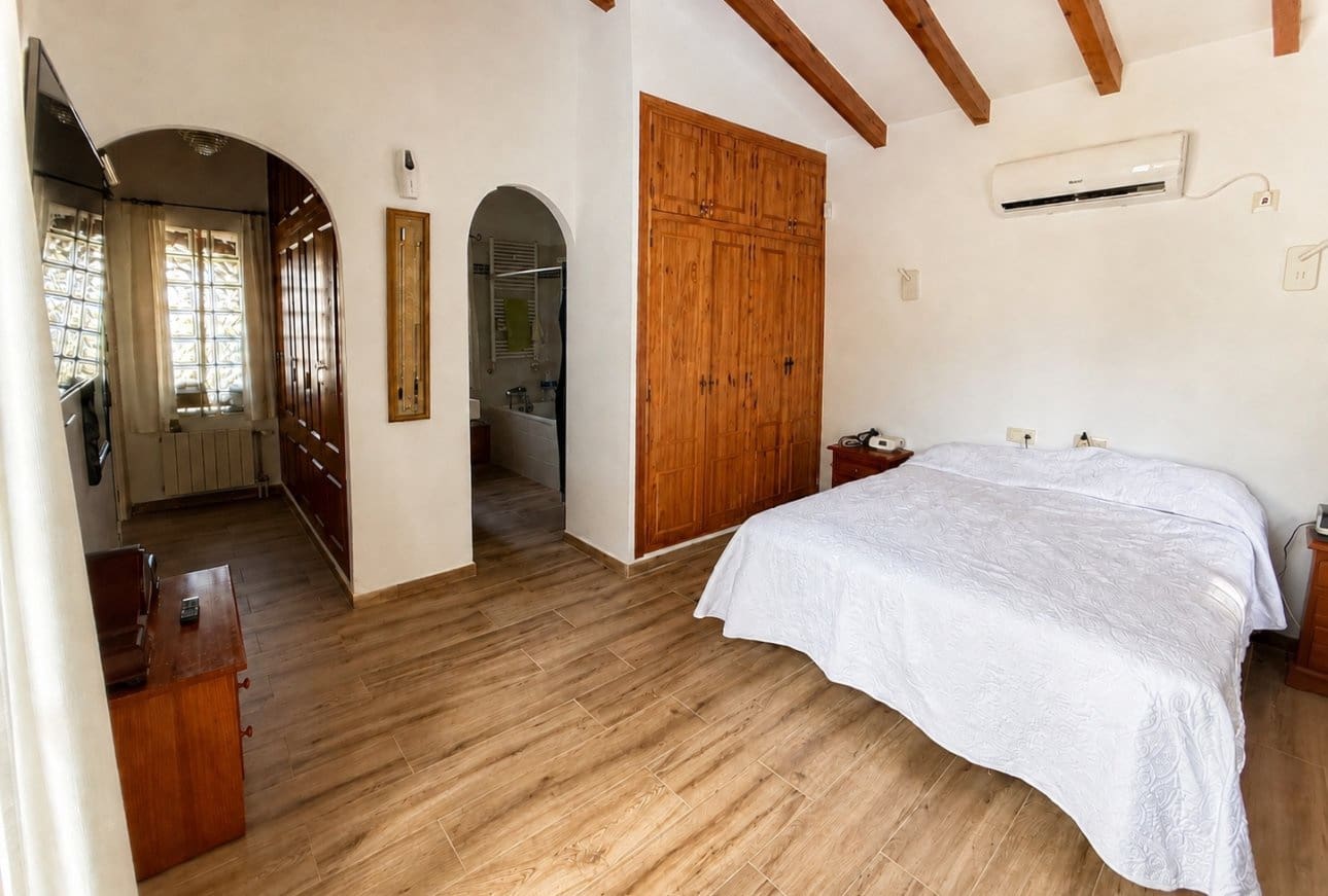 4 makuuhuone Huvila myytävänä paikassa Moraira mukana uima-altaan - 595 000 € (Ref: 10043539)