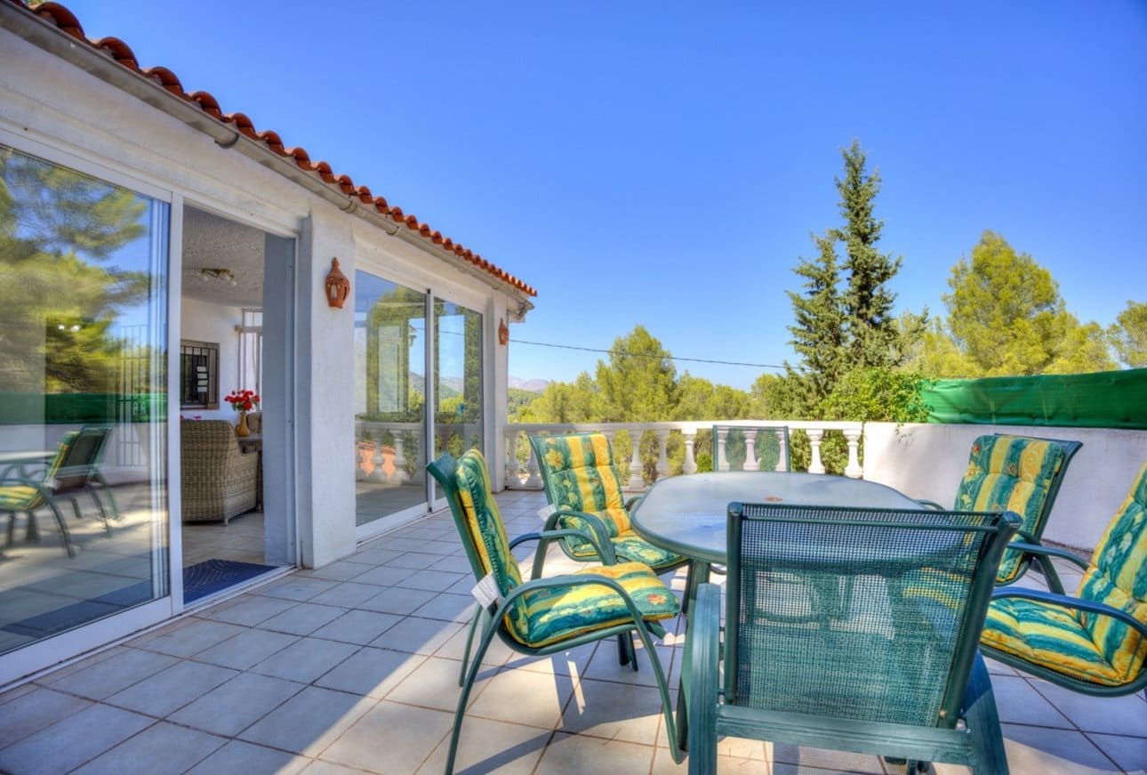 5 bedroom Villa for sale in Parcent with garage - € 360,000 (Ref: 10049796)