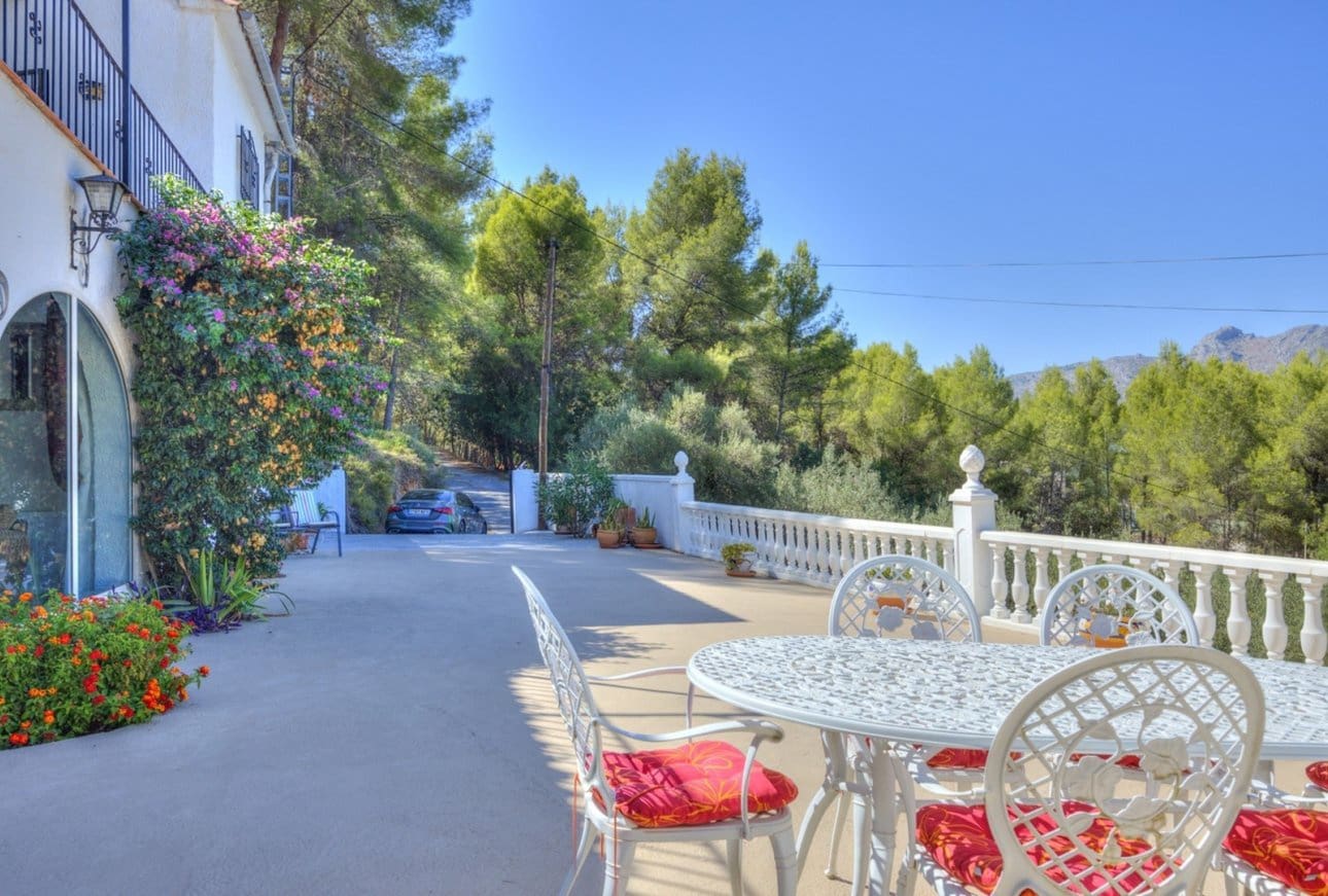 5 bedroom Villa for sale in Parcent with garage - € 360,000 (Ref: 10049796)