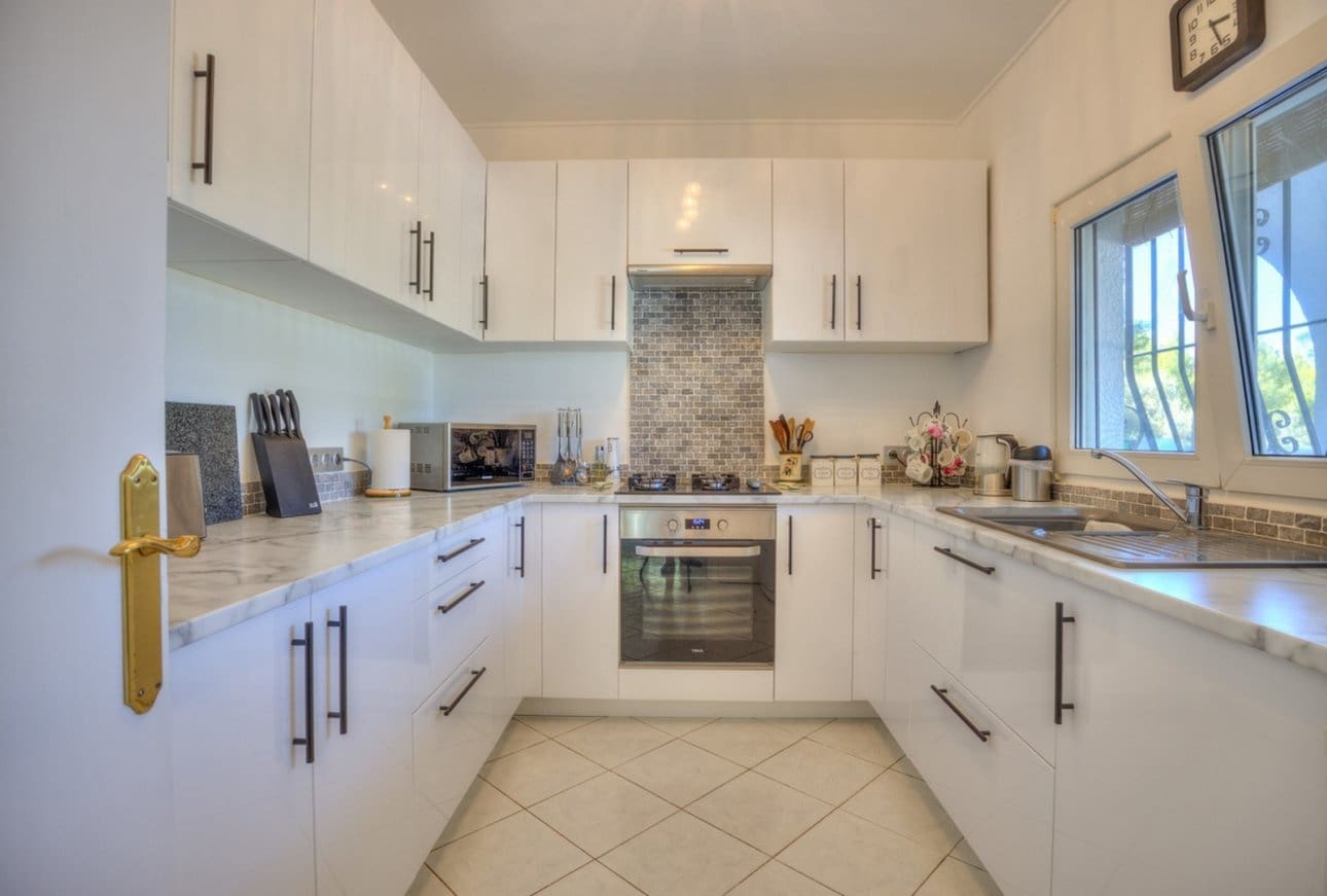 5 bedroom Villa for sale in Parcent with garage - € 360,000 (Ref: 10049796)