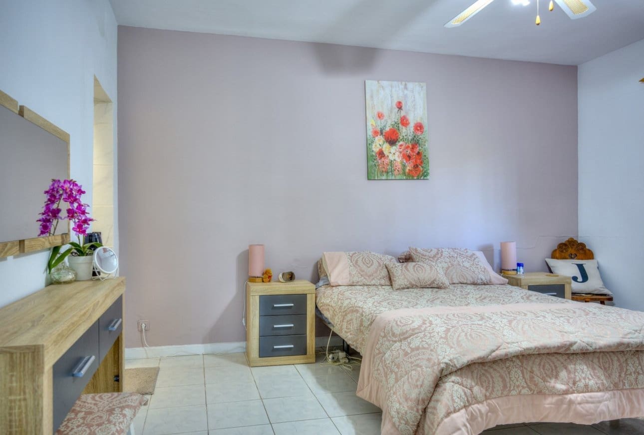 5 bedroom Villa for sale in Parcent with garage - € 360,000 (Ref: 10049796)