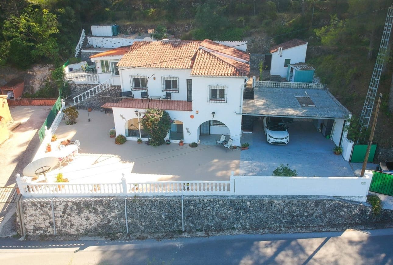 5 bedroom Villa for sale in Parcent with garage - € 360,000 (Ref: 10049796)
