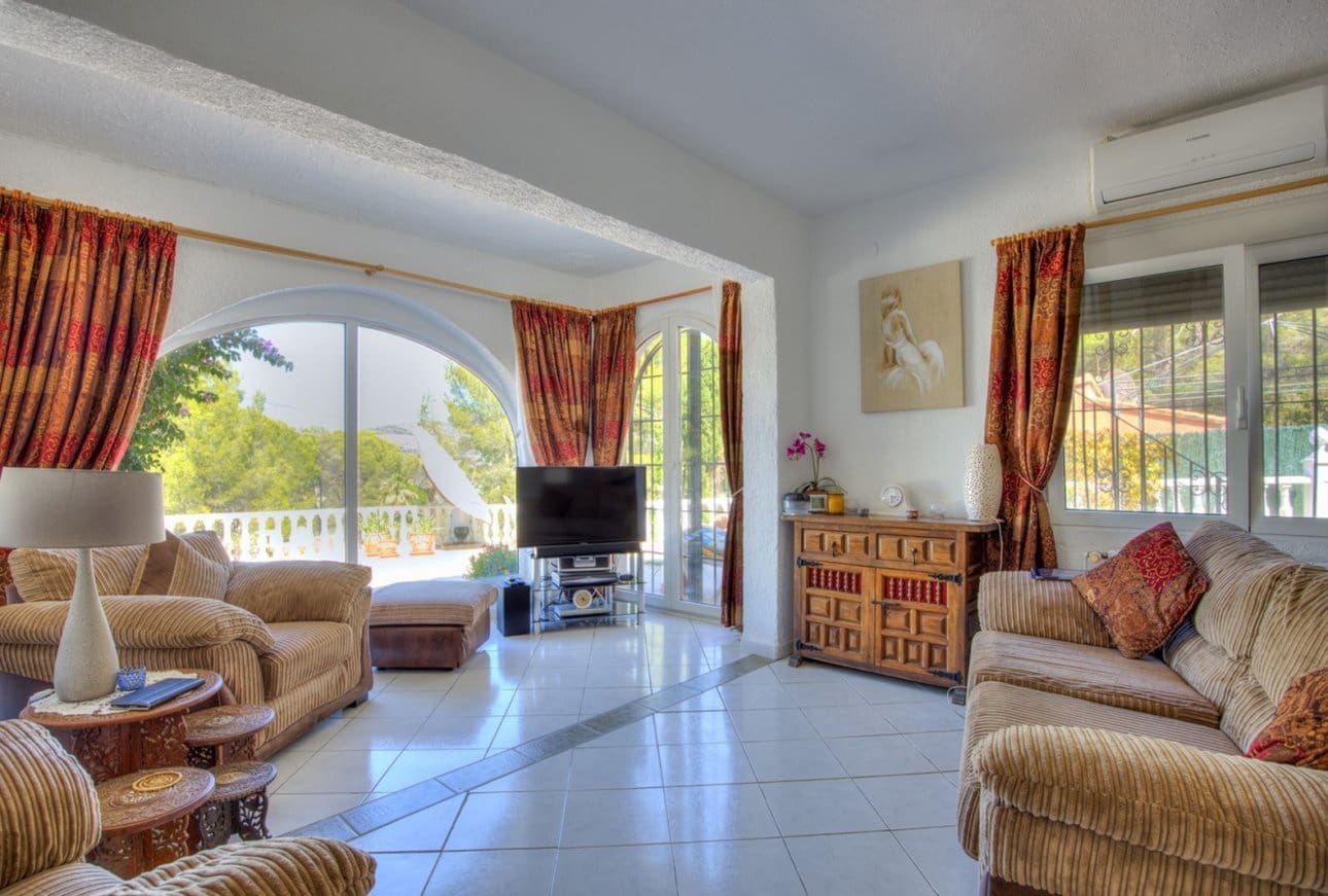 5 bedroom Villa for sale in Parcent with garage - € 360,000 (Ref: 10049796)