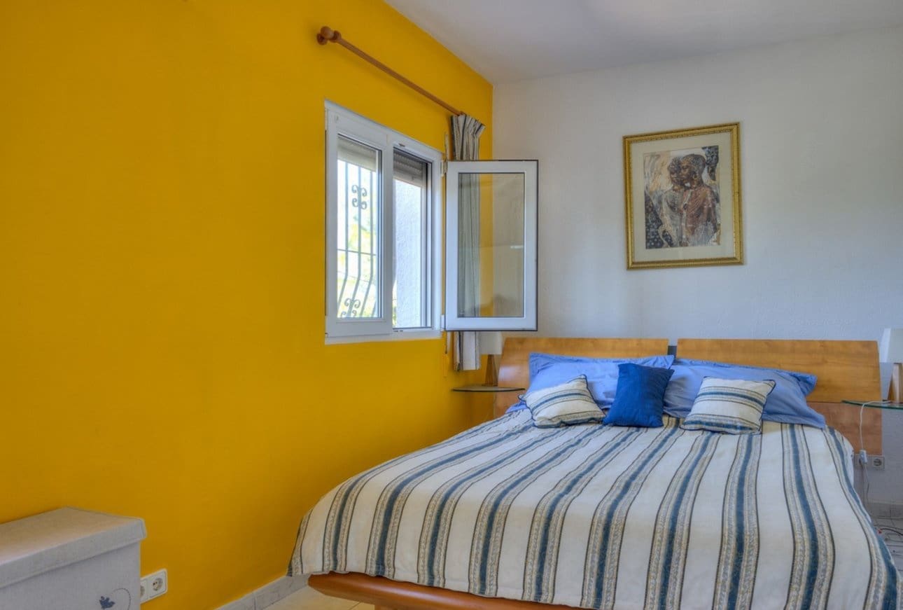 5 bedroom Villa for sale in Parcent with garage - € 360,000 (Ref: 10049796)