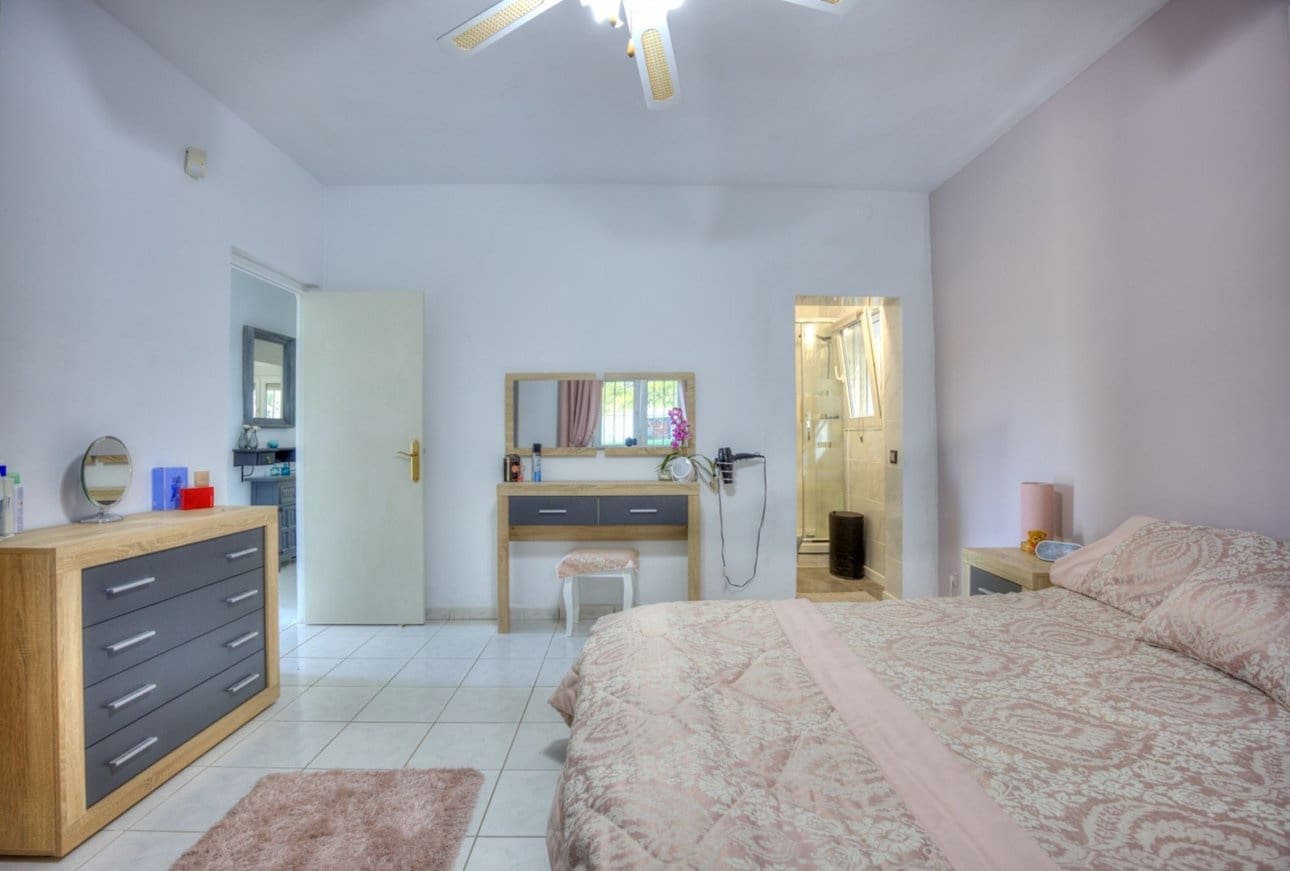 5 bedroom Villa for sale in Parcent with garage - € 360,000 (Ref: 10049796)