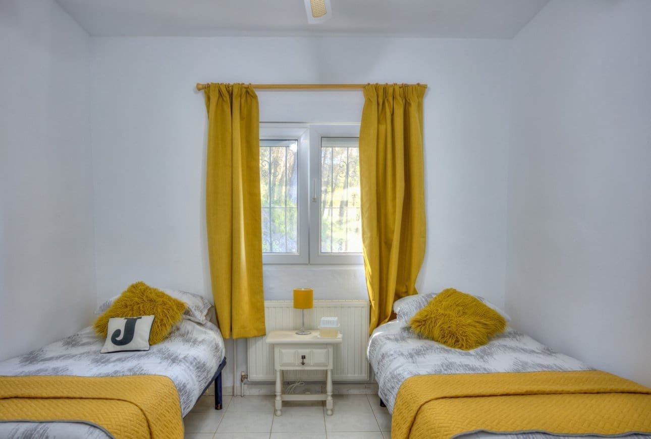 5 bedroom Villa for sale in Parcent with garage - € 360,000 (Ref: 10049796)