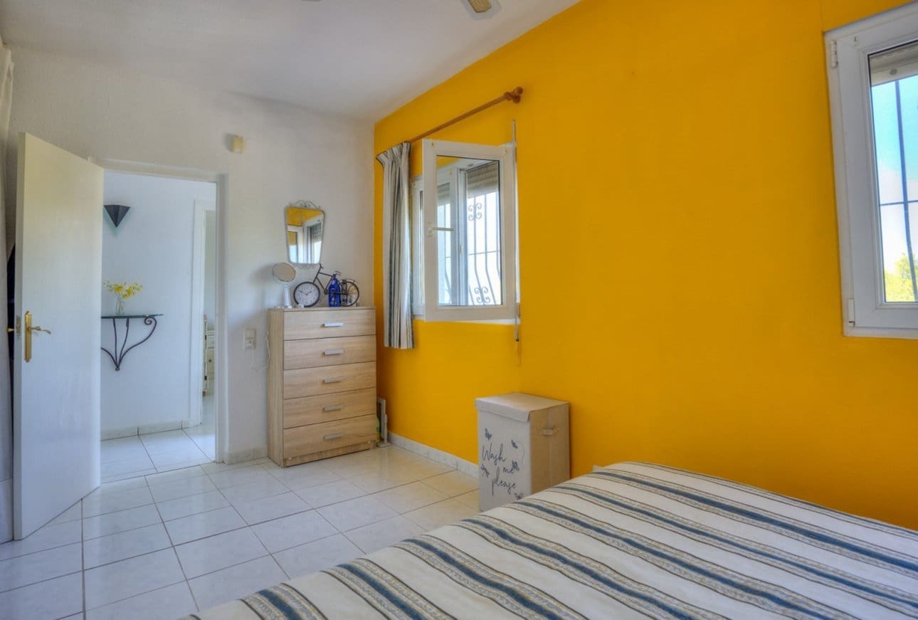 5 bedroom Villa for sale in Parcent with garage - € 360,000 (Ref: 10049796)