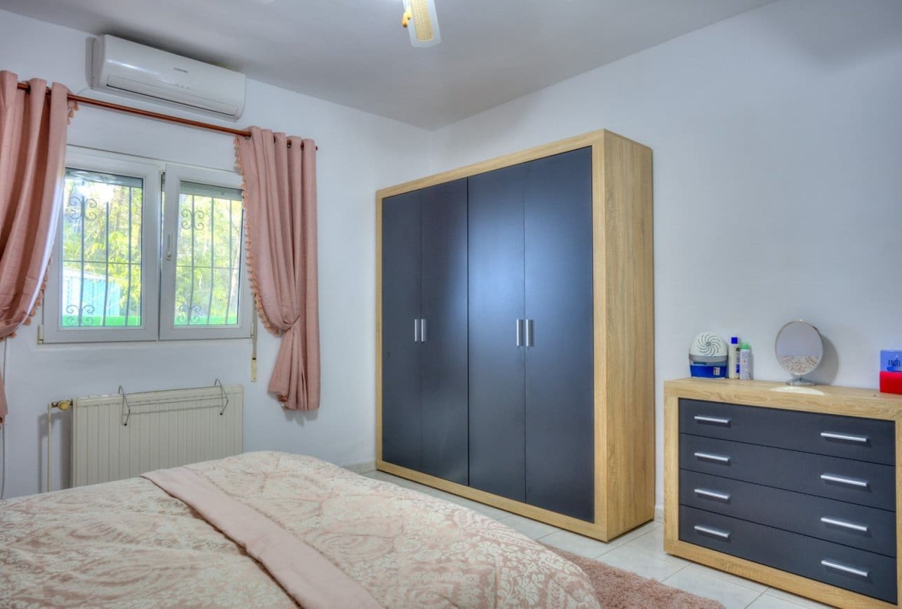 5 bedroom Villa for sale in Parcent with garage - € 360,000 (Ref: 10049796)