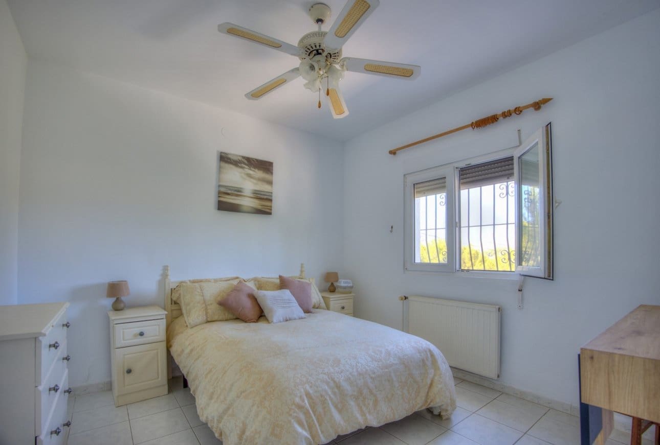 5 bedroom Villa for sale in Parcent with garage - € 360,000 (Ref: 10049796)