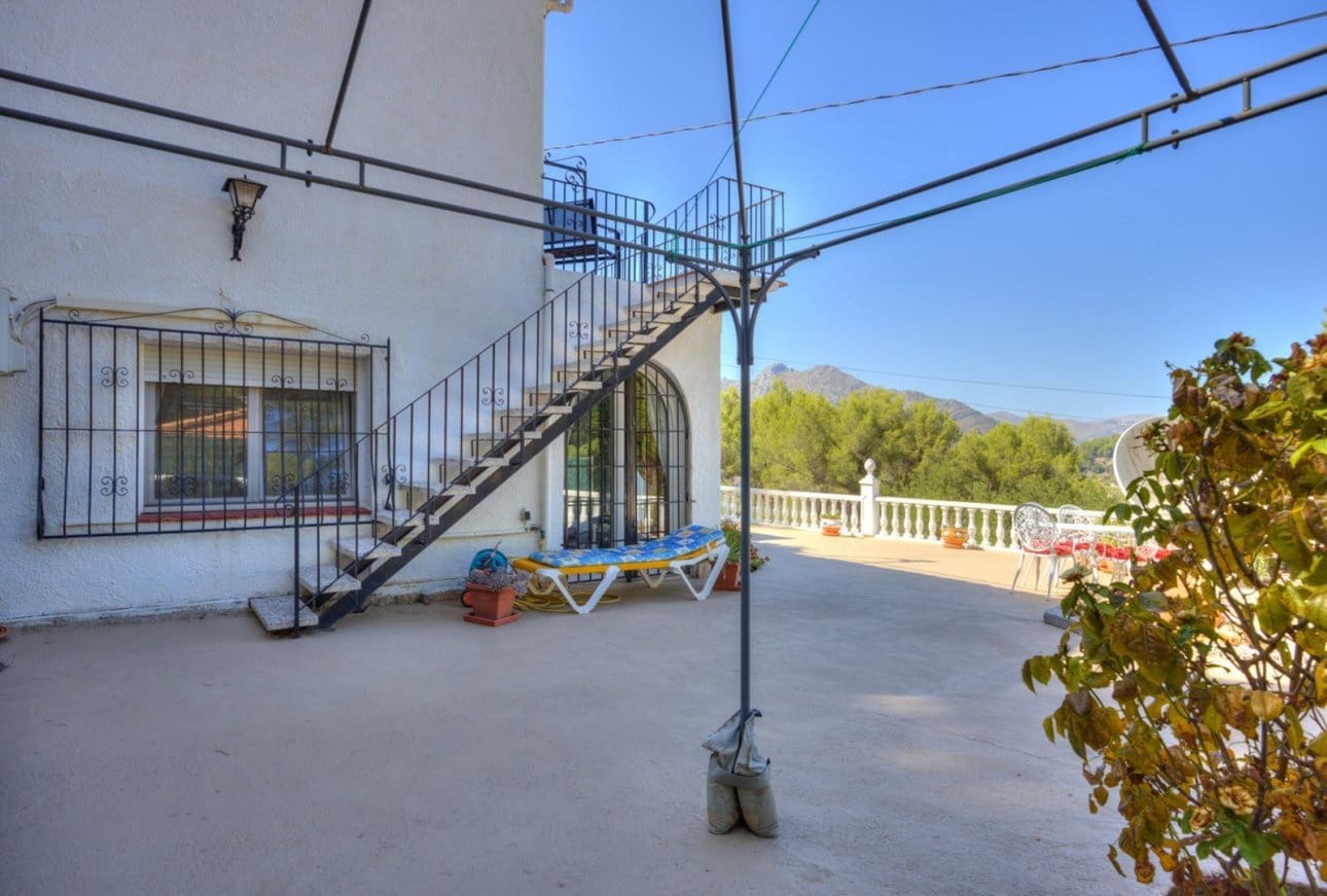 5 bedroom Villa for sale in Parcent with garage - € 360,000 (Ref: 10049796)