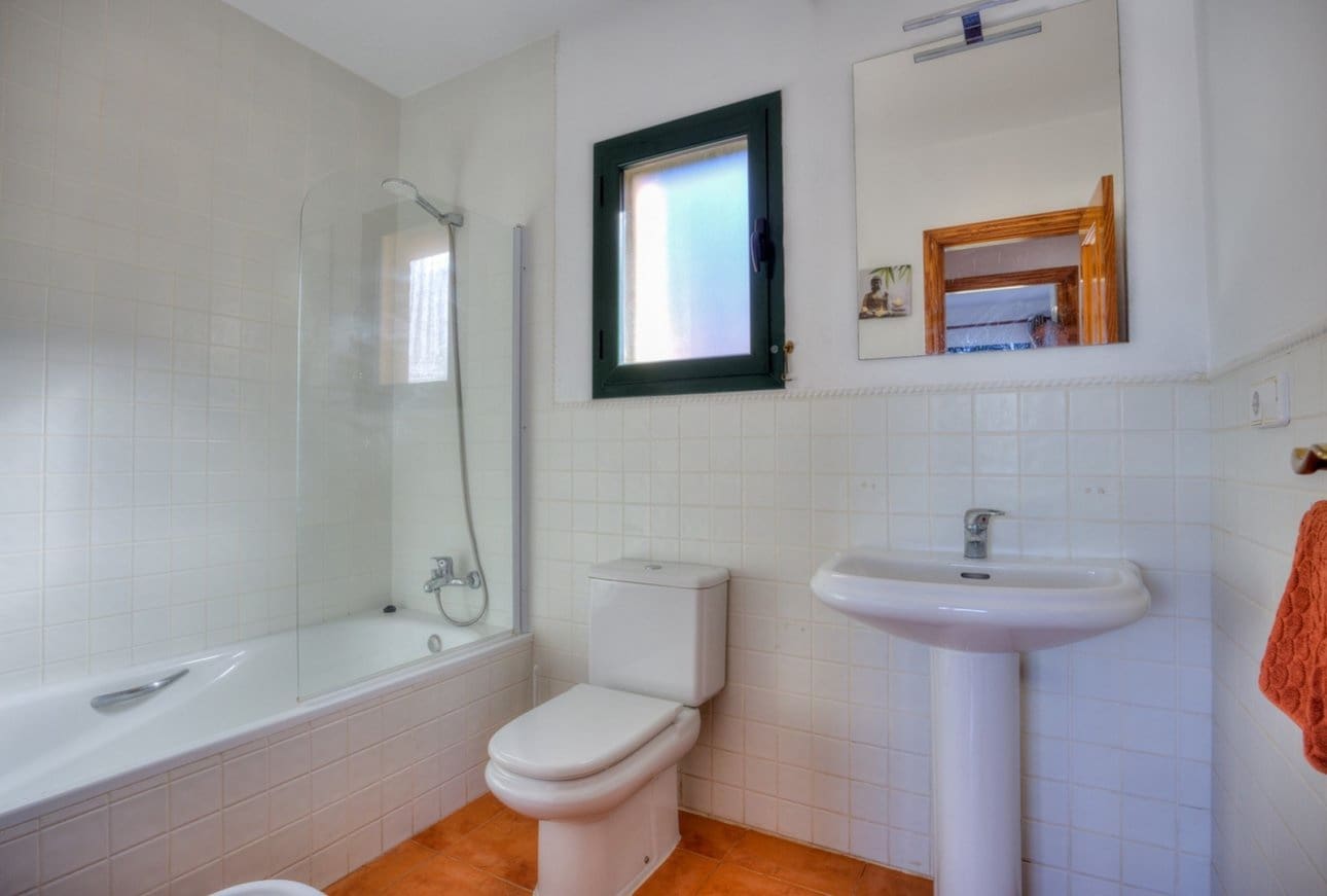 3 bedroom Villa for sale in Moraira with pool garage - € 365,000 (Ref: 10144972)