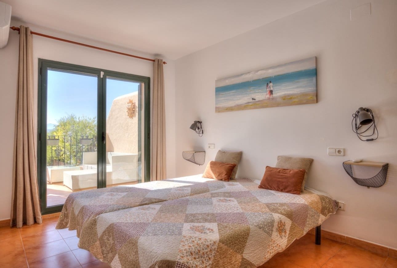 3 bedroom Villa for sale in Moraira with pool garage - € 365,000 (Ref: 10144972)
