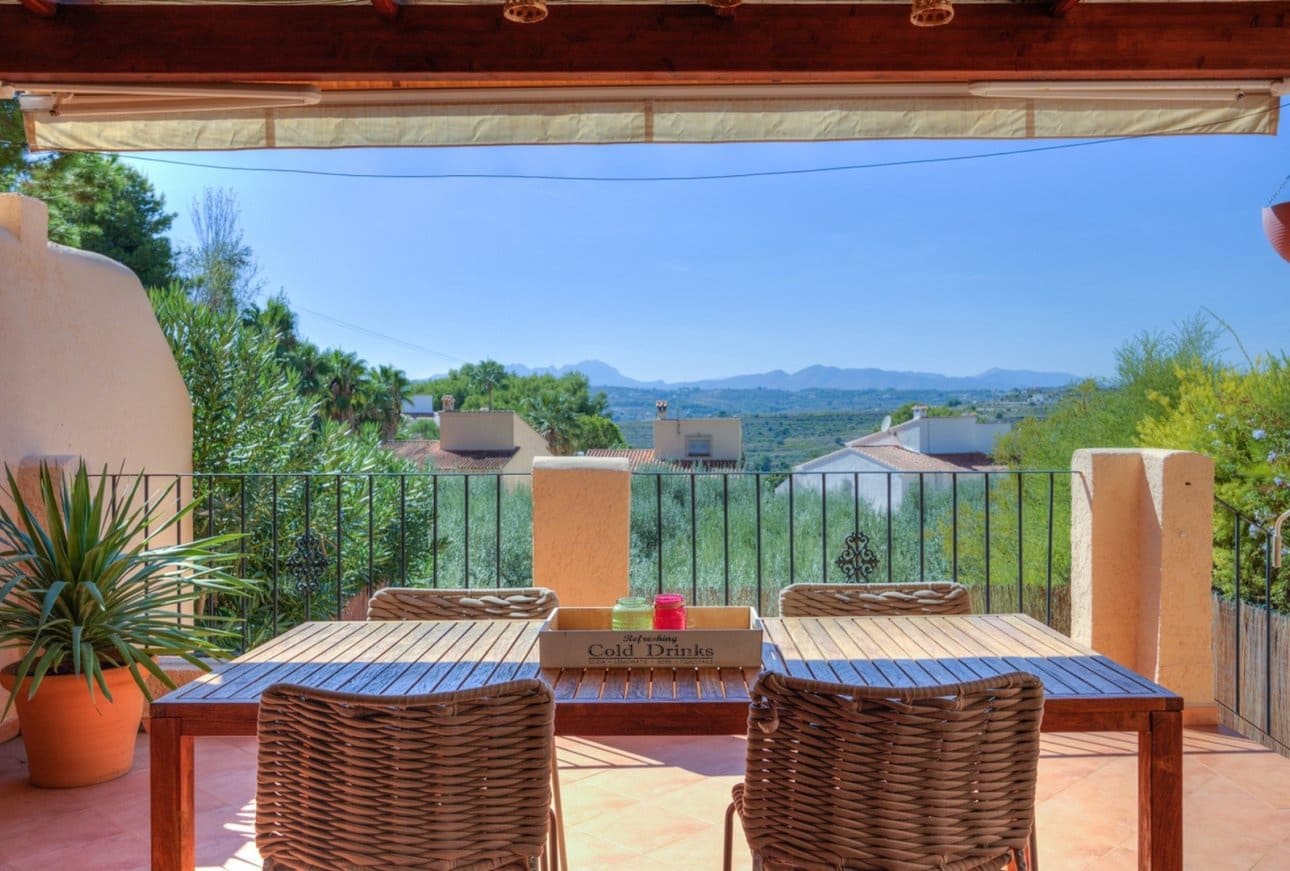 3 bedroom Villa for sale in Moraira with pool garage - € 365,000 (Ref: 10144972)