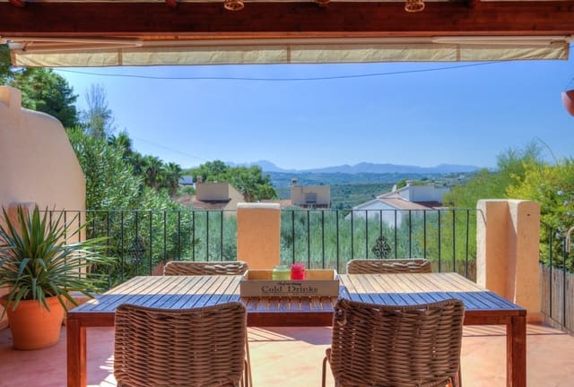 3 soveværelse Villa til salg i Moraira, Teulada-Moraira med swimmingpool garage - € 365.000 (Ref: 10144972)
