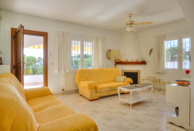 3 soveværelse Villa til salg i Moraira, Teulada-Moraira med swimmingpool - € 525.000 (Ref: 10172413)