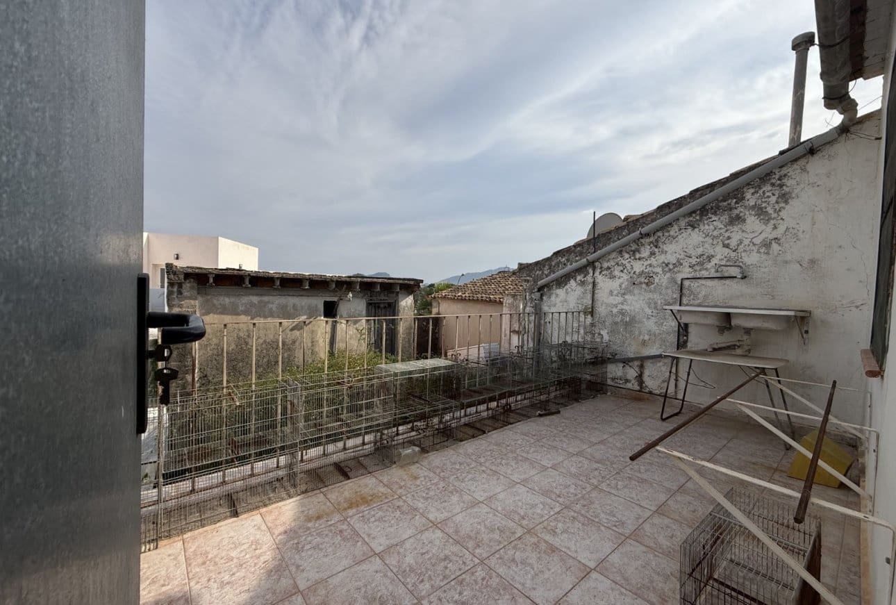 4 slaapkamer Huis te koop in Benissa - € 145.000 (Ref: 10175519)