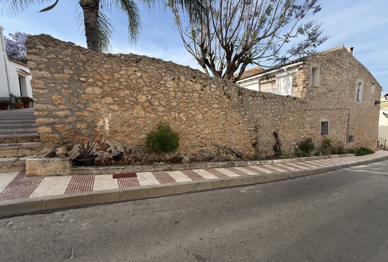 4 slaapkamer Huis te koop in Benissa - € 145.000 (Ref: 10175519)