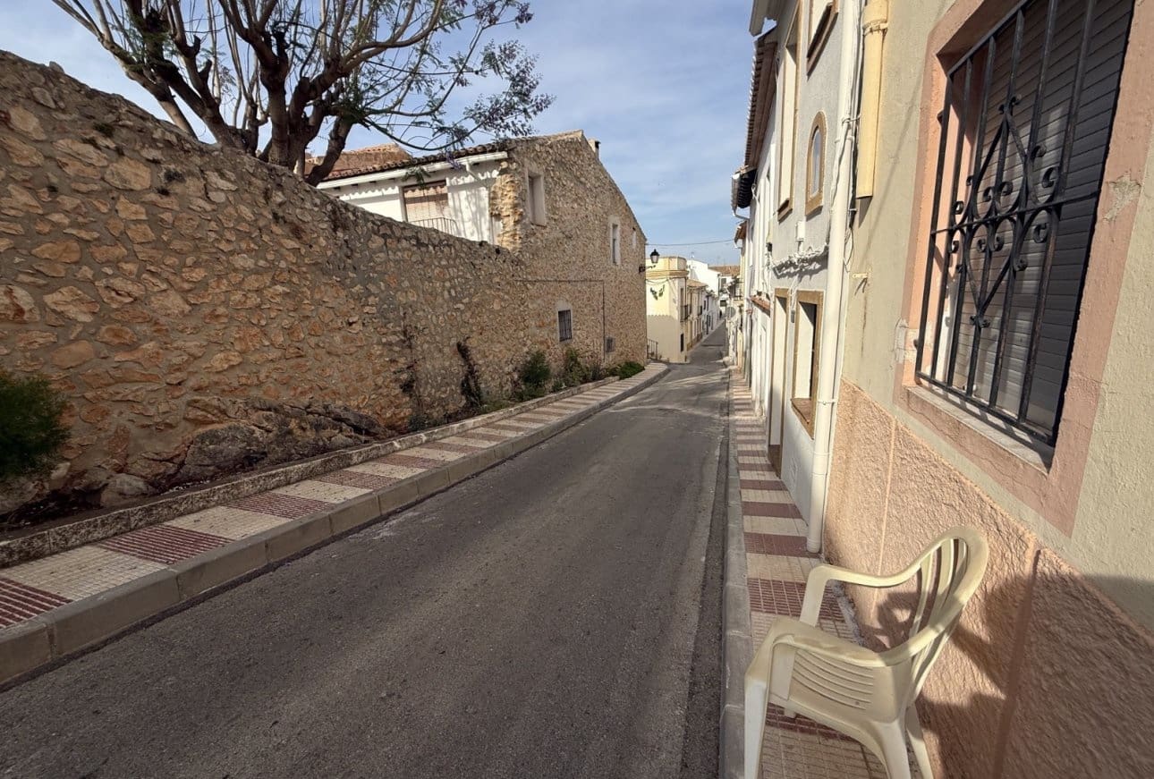 4 slaapkamer Huis te koop in Benissa - € 145.000 (Ref: 10175519)