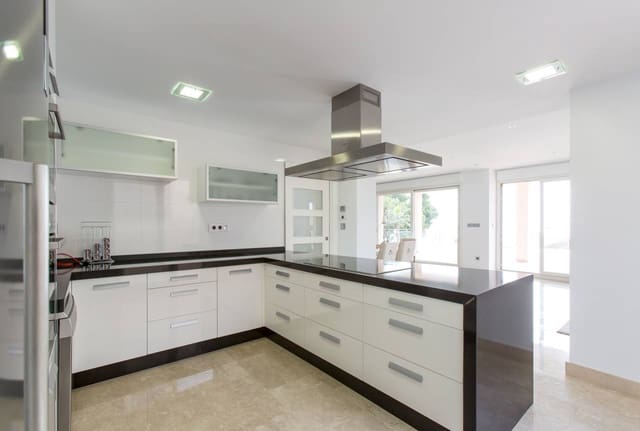 4 bedroom Villa for sale in Moraira, Teulada-Moraira with pool garage - € 2,190,000 (Ref: 1835721)