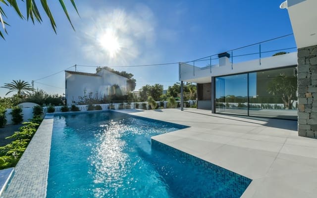 4 bedroom Villa for sale in Calpe / Calp with pool - € 1,700,000 (Ref: 5359532)