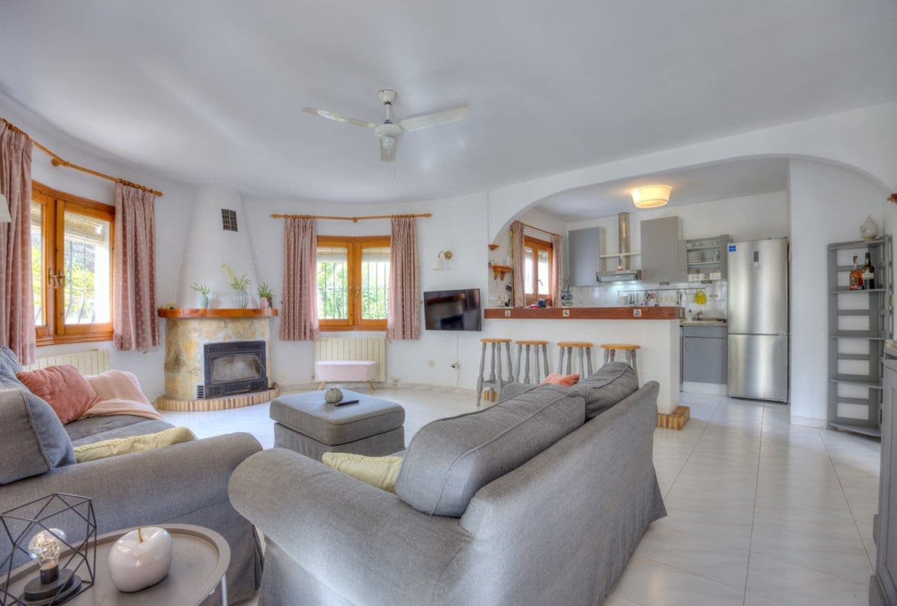 4 Zimmer Villa zu verkaufen in Moraira mit Pool - 550.000 € (Ref: 6435573)