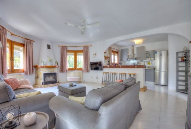 4 Zimmer Villa zu verkaufen in Moraira, Teulada-Moraira mit Pool - 550.000 € (Ref: 6435573)