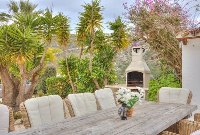 4 Zimmer Villa zu verkaufen in Moraira, Teulada-Moraira mit Pool - 550.000 € (Ref: 6435573)