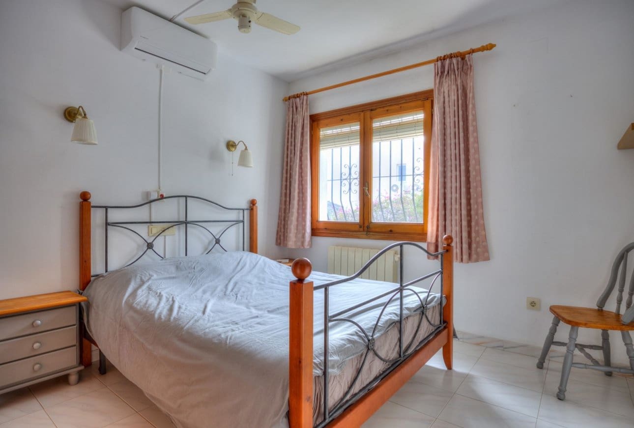 4 Zimmer Villa zu verkaufen in Moraira mit Pool - 550.000 € (Ref: 6435573)
